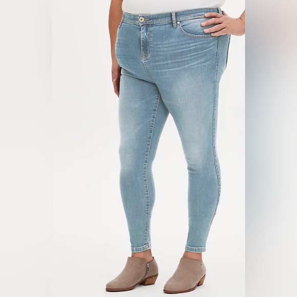🆕NWT Torrid Midfit super skinny jeans - Picture 4 of 6